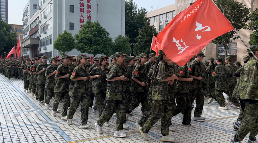 新生综合素质拓展训练汇操震撼上演，快来看帅气的你！