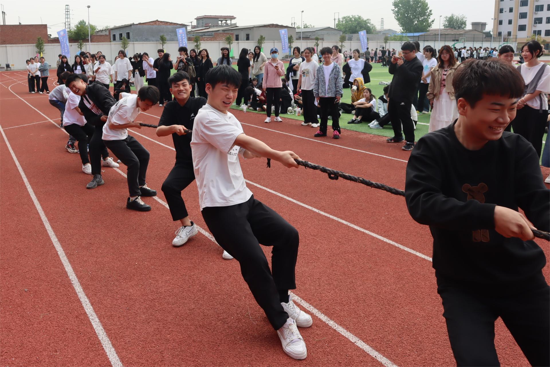 河南省医药卫生学校第十一届田径运动会圆满闭幕