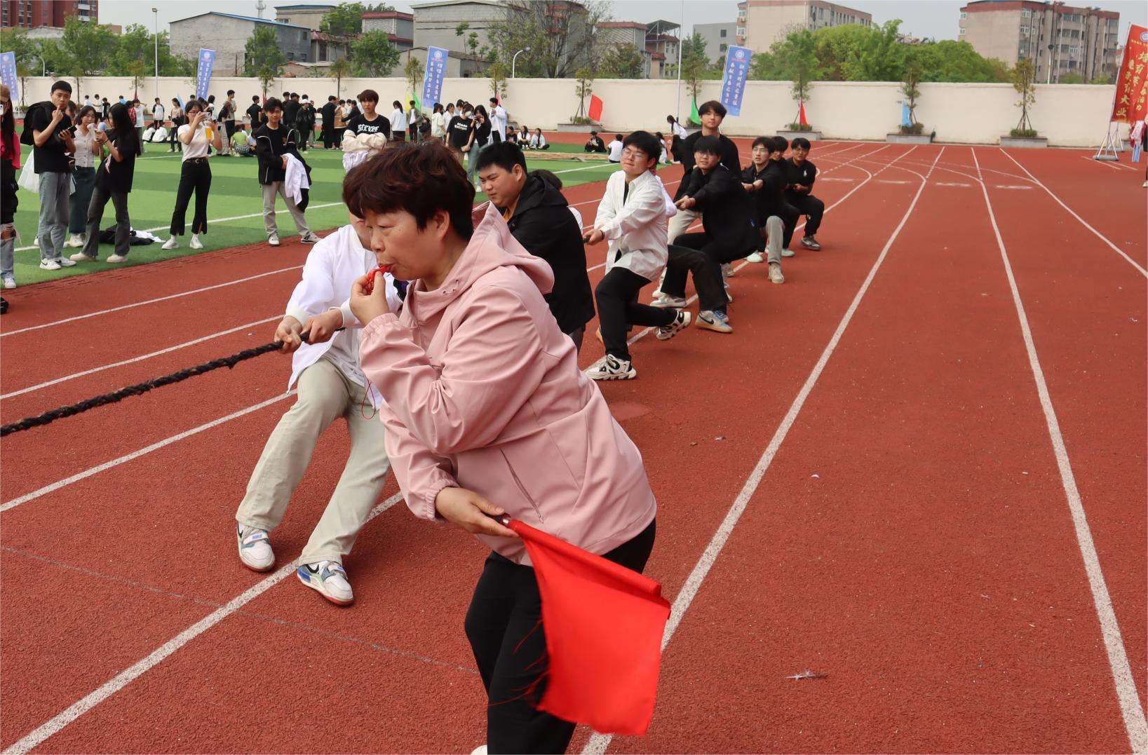 河南省医药卫生学校第十一届田径运动会圆满闭幕