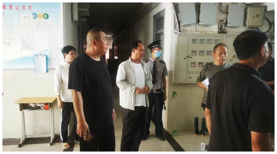 我校开展秋季开学前安全大排查活动 我校开展秋季开学前安全大排查活动