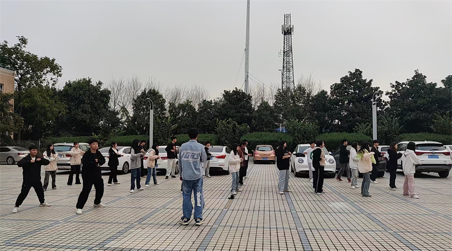 广播操比赛训练进行时 广播操比赛训练进行时