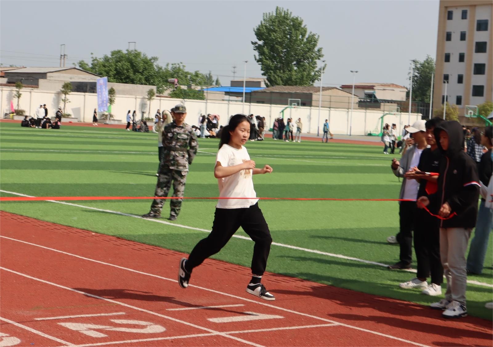 河南省医药卫生学校第十一届田径运动会圆满闭幕